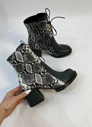 Шкіряні ботильони черевики на каблуку колір на вибір