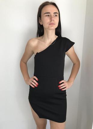 Чорна сукня на одне плече missguided