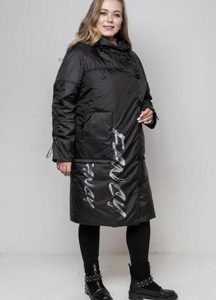 Чорне весняне пальто приталене на рукаві та на спині кулісків, великих розмірів від 48 до 563 фото