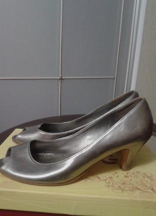 Золотистые туфельки