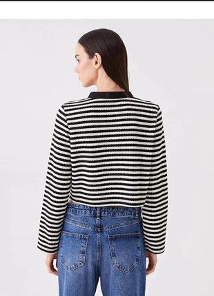 Укорочений жакет в полоску / без застібок
