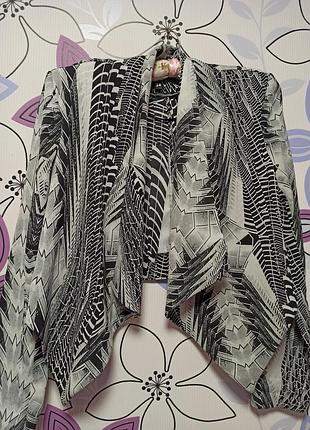 Легкий укорочений піджак