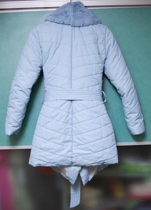 Куртка, пальто зимова блакитна із паском і хутром5 фото