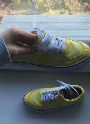 Кеды, слипоны, мокасины.