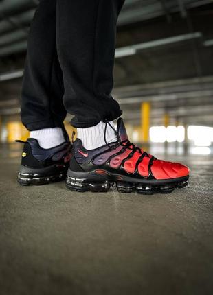 All black vapormax sales plus on feet