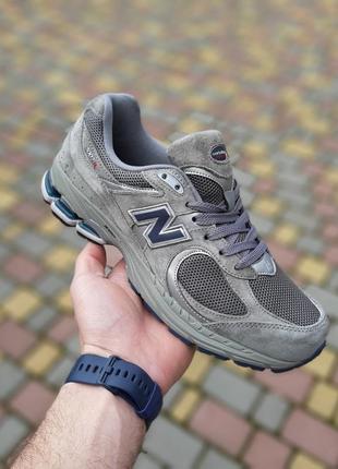 Мужские кроссовки new balance 2002r темно серые с синей скидкой sale &lt;unk&gt; smb6 фото