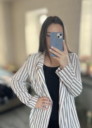 Пиджак в полоску bershka