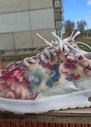 Кросівки в квітковий принт3 фото
