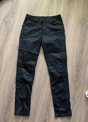 Брюки под кожу