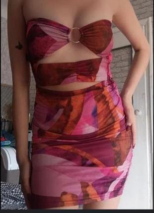 Короткое сексуальное платье с железным кольцом1 фото