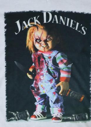 Гумористична футболка мерч фільму жахів chucky та jack daniels. v-образний виріз. american vintage y2k horror лялька чакі мультфільм крик пʼятниця 134 фото