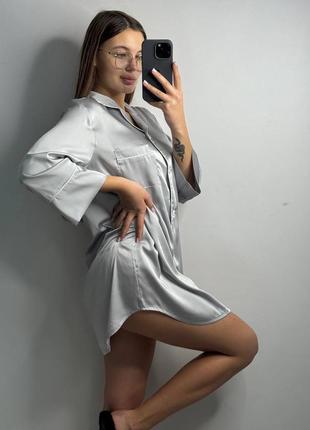 Шелковая ночная рубашка на пуговицах женская серебряная5 фото