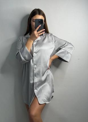 Шелковая ночная рубашка на пуговицах женская серебряная9 фото