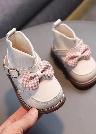 Стильні, гарні черевички для дівчаток