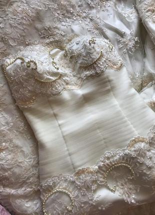 Платье свадебное с шлейфом корсетная айвори (фасона русалка рыбка) (возможен обмен)