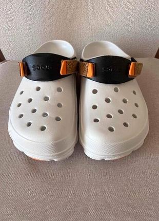 Крокс класік клог білі crocs classic all terrain white / multi9 фото