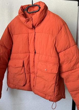 Яркая оранжевая куртка демисезон