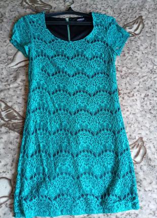 Красивое кружевное платье.