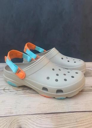 Крокс класік клог алл террейн бежеві crocs classic all-terrain clog chai/multicolor1 фото