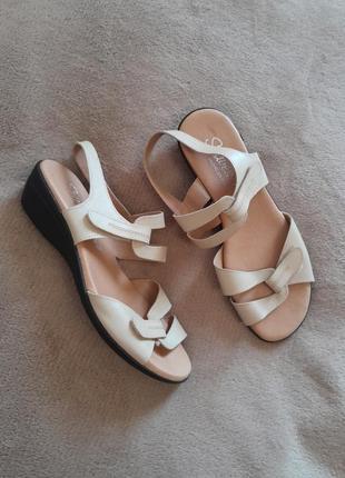 Сандалии 37-38р кожа