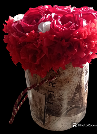 Атласні рози в подарунковій коробці3 фото