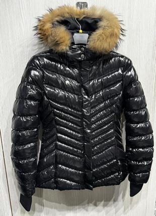 Очень стильная и модная куртка moncler🥰