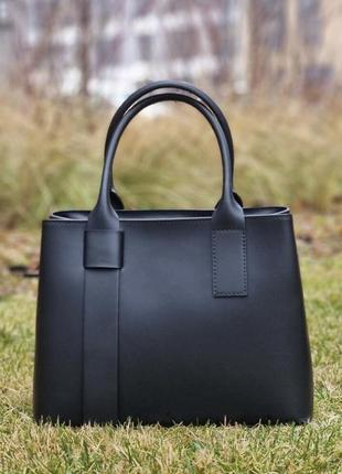 Шкіряна чорна каркасна сумка margaret, італія