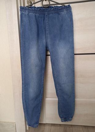 Модные стрейчевые джинсы свободные джоггеры брюки брюки на высокой посадке для девочки 8-9 лет 134