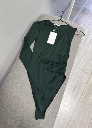 Зеленый 💚 асимметричный боди на одно плечо zara эластичный изумрудный боди лонгслив зара1 фото