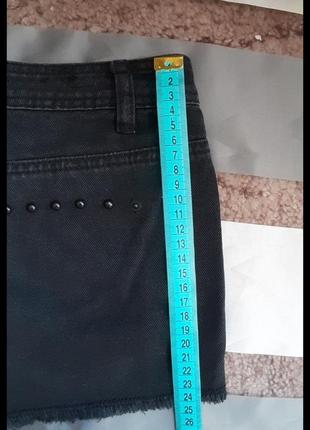 Джинсовые шорты с заклёпками и потёртости3 фото