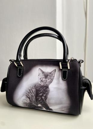 Красивая сумочка кросс-боди черная с котиком1 фото