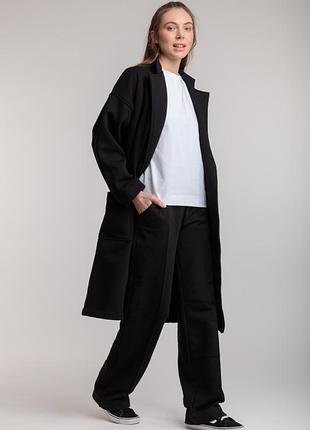 Длинный трикотажный кардиган-пальто черного цвета под пояс на запах с карманами черного цвета