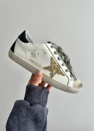 Жіночі кросівки білі з золотим у стилі golden goose 
ggdb superstar gold premium