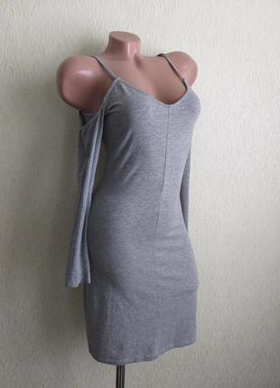 Трикотажное платье с открытыми плечами. туника. мини-платье. лонгслив. серый меланж.2 фото