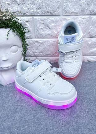 Белые кроссовки с подсветкой для мальчика и девочки / светящиеся led