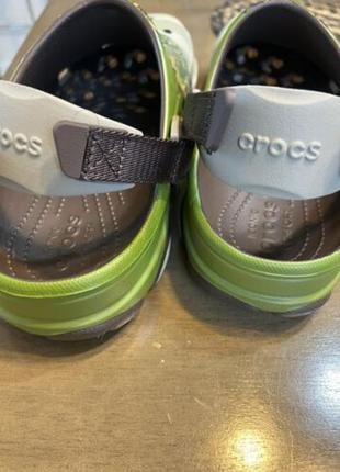 Крокс класік клог алл терейн зелені-хакі crocs classic all terrain summit clog multi\espresso4 фото