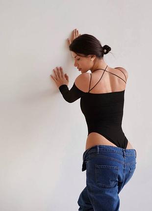 Черный боди с открытыми плечами romashka