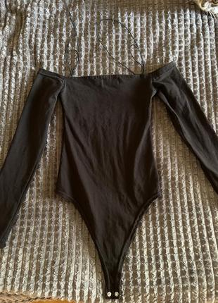 Черный боди с открытыми плечами romashka