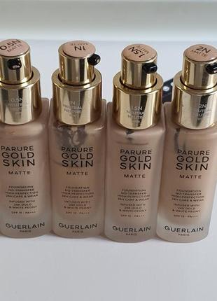 Стійкий матуючий тональний крем guerlain parure gold skin matte foundation spf 157 фото