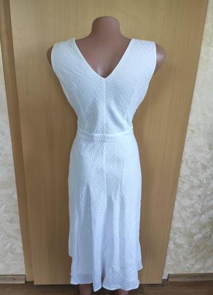 Біле красиве фактурне плаття міді4 фото