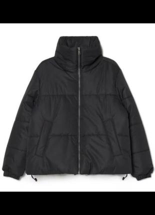 Чорна куртка пуффер cropp розмір л/48