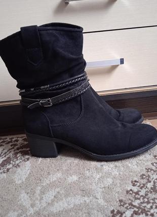 Весенние замшевые сапоги
