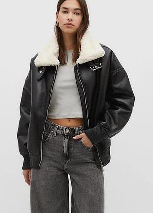 Моднейшая куртка бомбер stradivarius