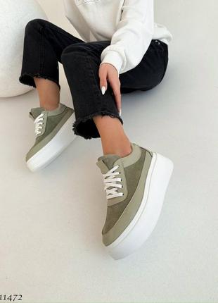 Кайфовые качественные кеды кроссовки оливковые на высокой белой подошве замшевые с кожаными вставками7 фото