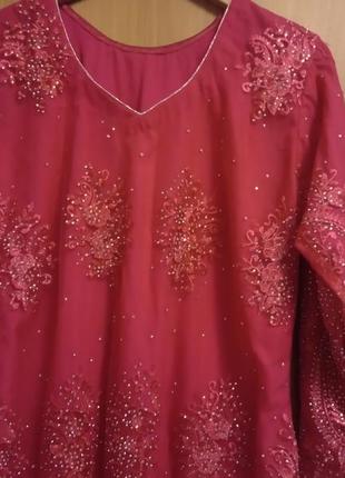Изумительное платье с вышивкой нитками и камнями, индийский наряд7 фото