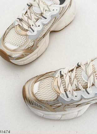 Ну очень классные кроссовки на повышенной подошве бежевые с золотистыми и серебряными вставками6 фото