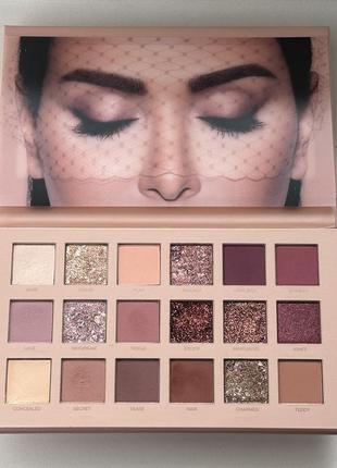 Huda beauty the new nude eyeshadow palette