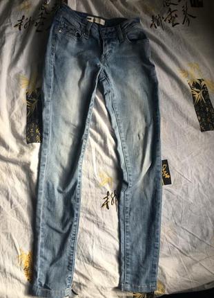 Джинсы
