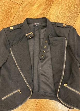 Женский, черный, укороченный пиджак4 фото