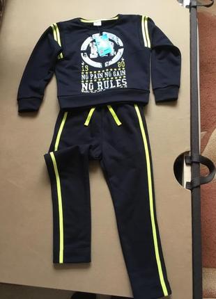 Спортивний костюм для хлопчика на ріст 116 і 122